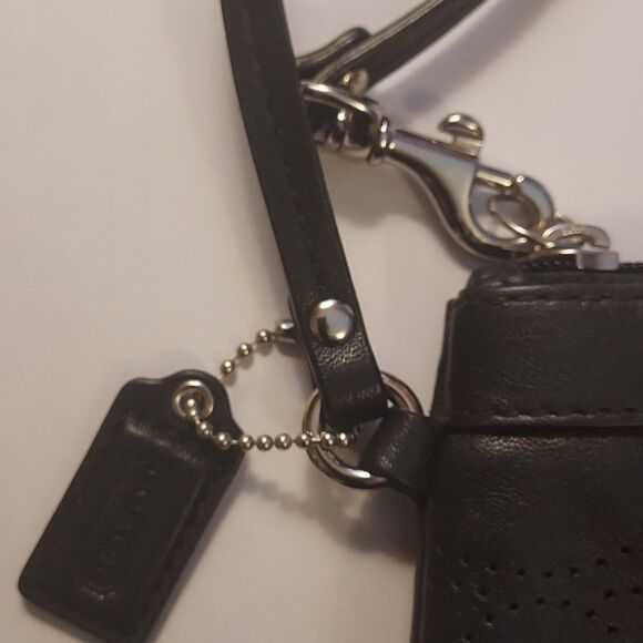 Coach black leather wristlet wallet signature kissing C leather - Picture 4 of 12